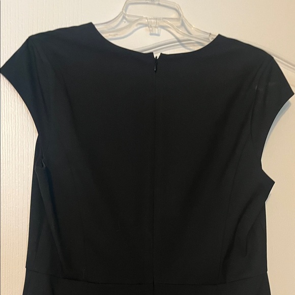 Elegant Black Cap Sleeve Ann Taylor Dress - Picture 7 of 8